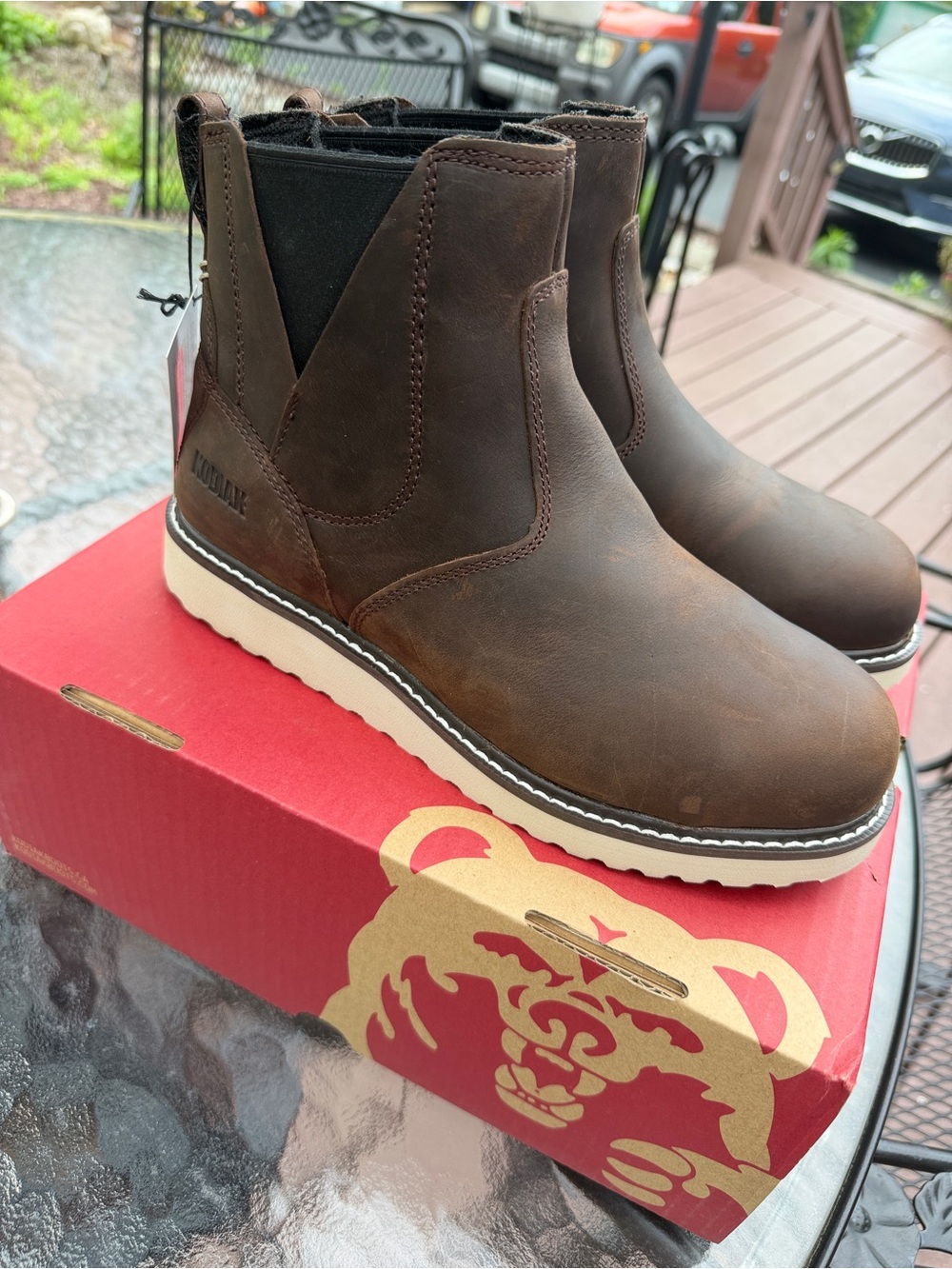 Kodiak Women’s Brown Leather steel toe Boots with White Sole - Picture 4 of 9